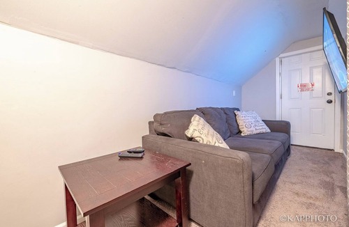 New City Apartment | Spacious 4-bedroom apartment with AC and WiFi in terrific Chicago