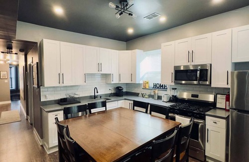 North Lawndale Apartment | Spacious 4-bedroom apartment with WiFi, AC in beautiful Chicago