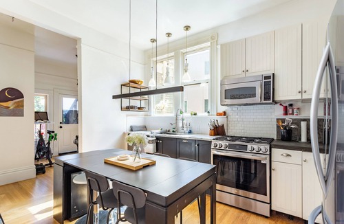 Downtown Berkeley Apartment | Spacious 4 bedroom Apt Walk 2 UC