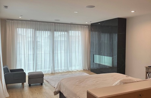 Arlington House | Spacious 4-bedroom building with AC in peaceful Arlington