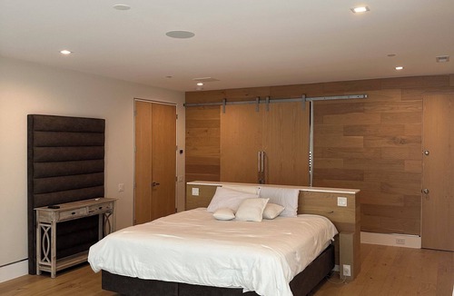 Arlington House | Spacious 4-bedroom building with AC in peaceful Arlington