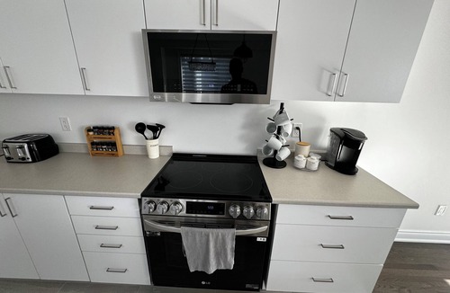 Wasaga Beach House | Spacious 4-bedroom townhome with WiFi and AC in charming Wasaga Beach