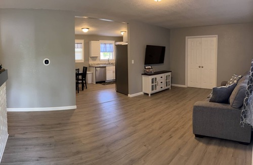 Van Buren Cottage | Spacious 4 bedroom cottage near Current River