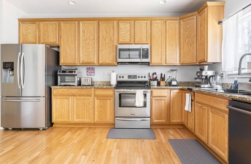 Paine Field-Lake Stickney House | Spacious 4 Bedroom Family Home on private road near I-5 & 405, Paine Field