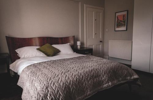 Stirling Apartment | Spacious 4 Bedroom Flat in Stirling