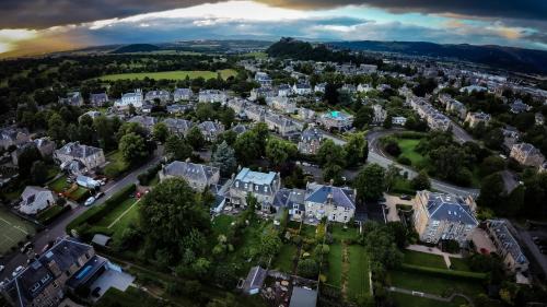 Stirling Apartment | Spacious 4 Bedroom Flat in Stirling