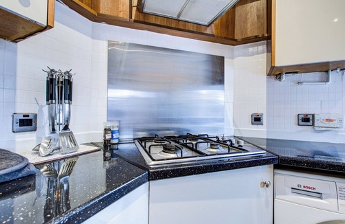 Hylands House | Spacious 4 Bedroom House with Free Parking!