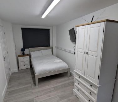 Forsbrook House | Spacious 4 Bedroom Home