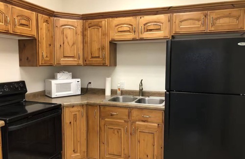 Huntington House | Spacious 4-bedroom house in peaceful Huntington with AC
