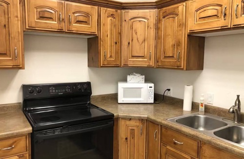 Huntington House | Spacious 4-bedroom house in peaceful Huntington with AC