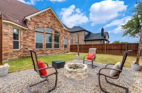 Little Elm House | Spacious 4-bedroom house in welcoming 'The Chateau @ Little Elm'