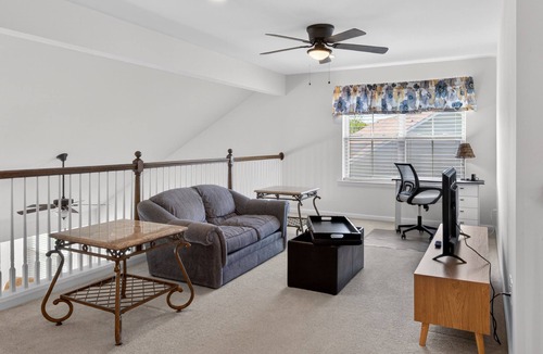 Middletown House | Spacious 4-bedroom house in peaceful Middletown with AC