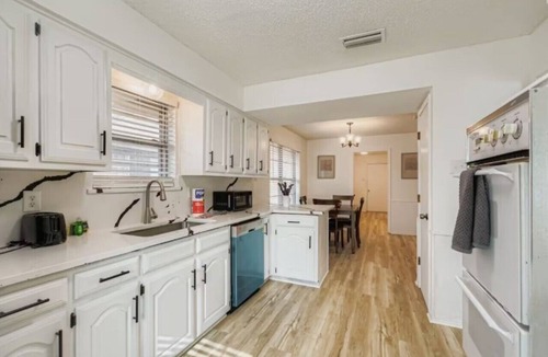 Richardson House | Spacious 4-Bedroom Home in Windsong, Richardson Pet-Friendly & Cozy