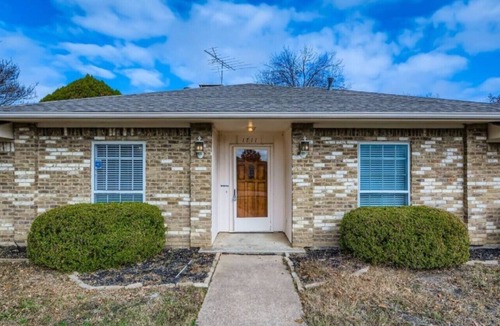 Richardson House | Spacious 4-Bedroom Home in Windsong, Richardson Pet-Friendly & Cozy