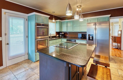 McAlester House | Spacious 4-Bedroom Historical Home w/modern comforts in Old Town McAlester, OK.