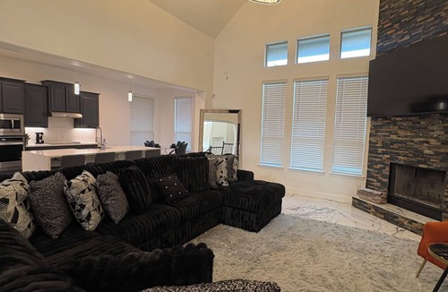 Central Arlington House | Spacious 4-bedroom house in tranquil Arlington with AC
