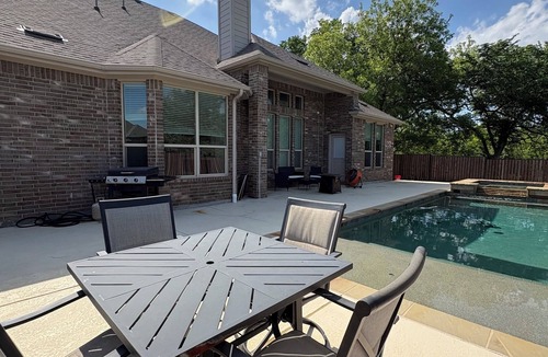 Central Arlington House | Spacious 4-bedroom house in tranquil Arlington with AC