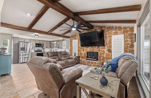 Brownwood House | Spacious 4-bedroom house on Lake Brownwood with Boat Dock