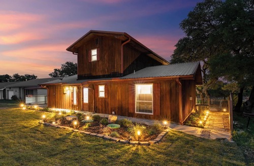 Brownwood House | Spacious 4-bedroom house on Lake Brownwood with Boat Dock