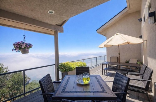 Crestline House | Spacious 4-bedroom house in gorgeous Crestline with great view and pull table