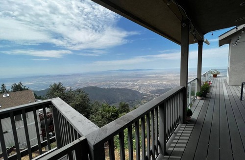 Crestline House | Spacious 4-bedroom house in gorgeous Crestline with great view and pull table