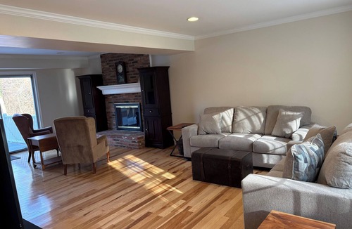 Parole House | Spacious 4-bedroom house with AC in Annapolis area