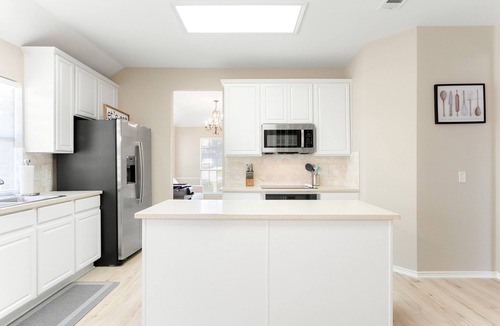 South Arlington House | Spacious 4 bedroom home with a Hot Tub, Just 15 Miles from the ATT Stadium!