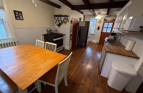 Robesonia House | Spacious 4-bedroom house in pleasant Robesonia with AC