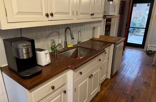 Robesonia House | Spacious 4-bedroom house in pleasant Robesonia with AC