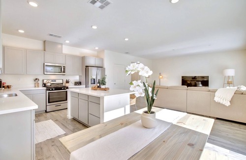 Pleasant Grove House | Spacious 4-bedroom house in charming Roseville for Mid-Term Rental