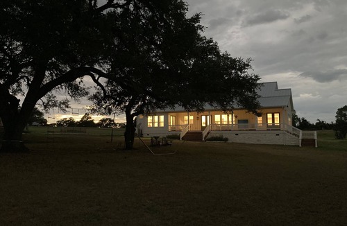 Round Top House | Spacious 4 Bedroom House - 3/4 Mile to Round Top Center!