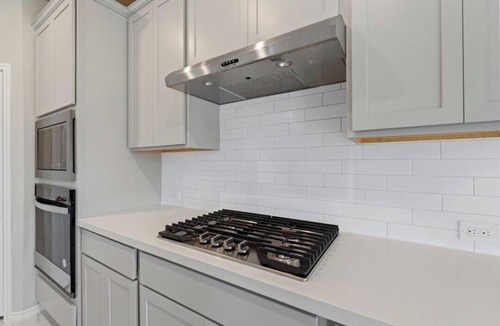 Rosenberg House | Spacious 4-Bedroom Home in Richmond,Bright Interiors, and a Relaxing Atmosphere.