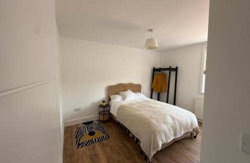 Liss Villa | Spacious 4-Bedroom Home