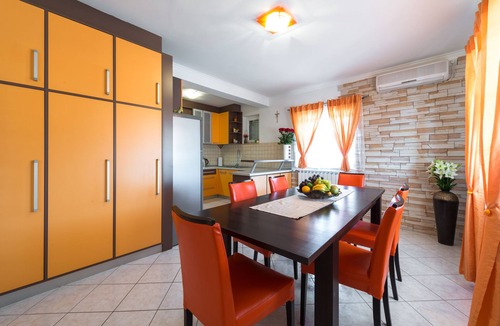 Zvekovica House | Spacious 4 bedroom home with Private heated Pool