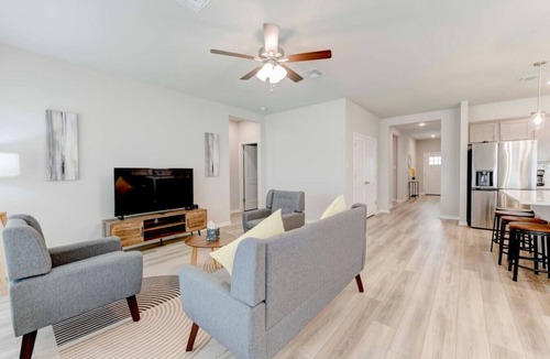 Troy House | Spacious 4 Bedroom Home In Troy