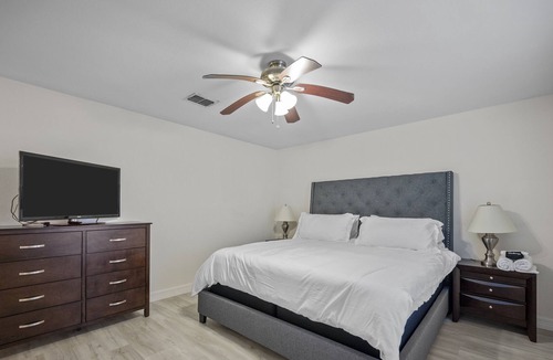 Addicks House | Spacious 4 Bedroom Home | Ideal for Longer Stays