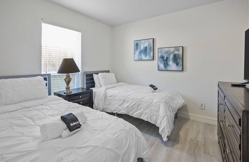 Addicks House | Spacious 4 Bedroom Home | Ideal for Longer Stays