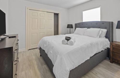 Addicks House | Spacious 4 Bedroom Home | Ideal for Longer Stays