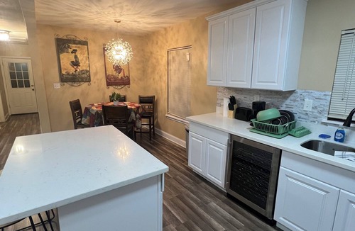 Gramercy House | Spacious 4-bedroom house with WiFi, AC in charming Gramercy