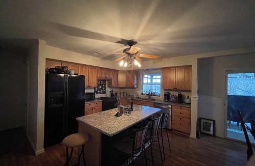 La Plata House | Spacious 4-bedroom house with pool access in La Plata with beautiful nature view