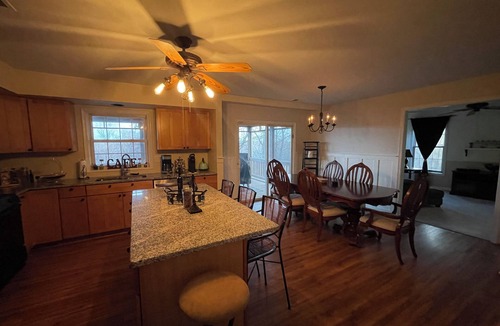 La Plata House | Spacious 4-bedroom house with pool access in La Plata with beautiful nature view