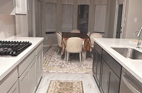 Rosenberg House | Spacious 4-bedroom house in lovely Richmond with AC