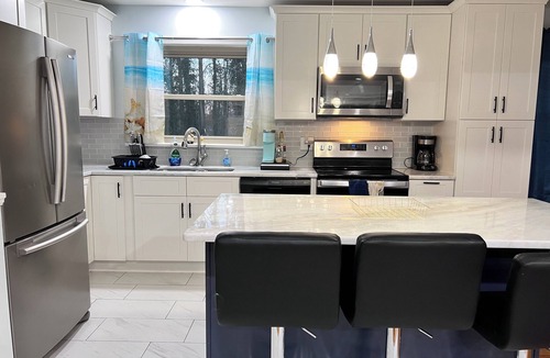 North Chesterfield House | Spacious 4-bedroom house with wifi and out door dining