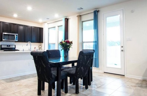 Clodine House | Spacious 4-bedroom house in delightful Richmond with AC