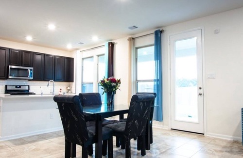 Clodine House | Spacious 4-bedroom house in tranquil Richmond with AC
