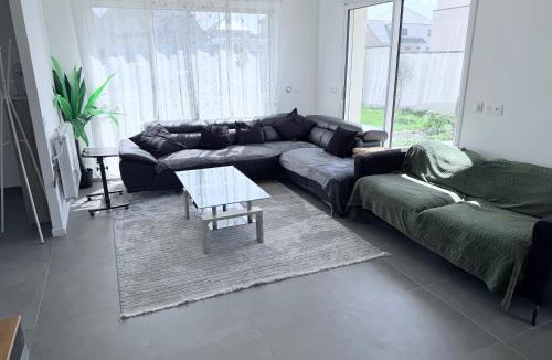 Escoville House | Spacious 4-Bedroom House Near Pegasus Bridge & Caen
