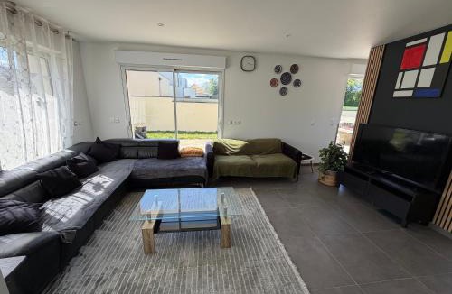 Escoville House | Spacious 4-Bedroom House Near Pegasus Bridge & Caen