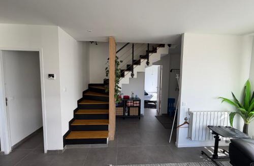 Escoville House | Spacious 4-Bedroom House Near Pegasus Bridge & Caen