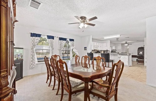 Corinth House | Spacious 4-bedroom House Great Location Next to 35 and Shopping Areas