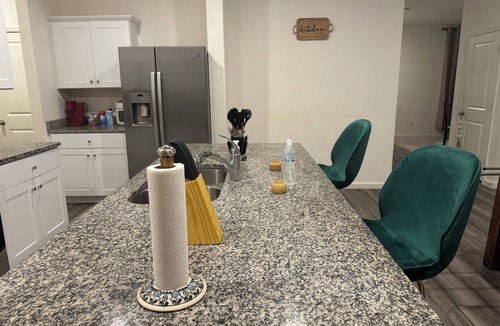 Crowley House | Spacious 4-bedroom house in serene Crowley with WiFi, AC
